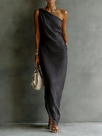 Robe longue satin drapée épaules nues