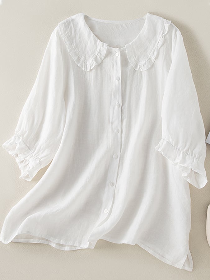 Chemisier blanc en lin avec col à volants et manches trois-quarts, style élégant et décontracté, idéal pour mode féminine printemps-été.