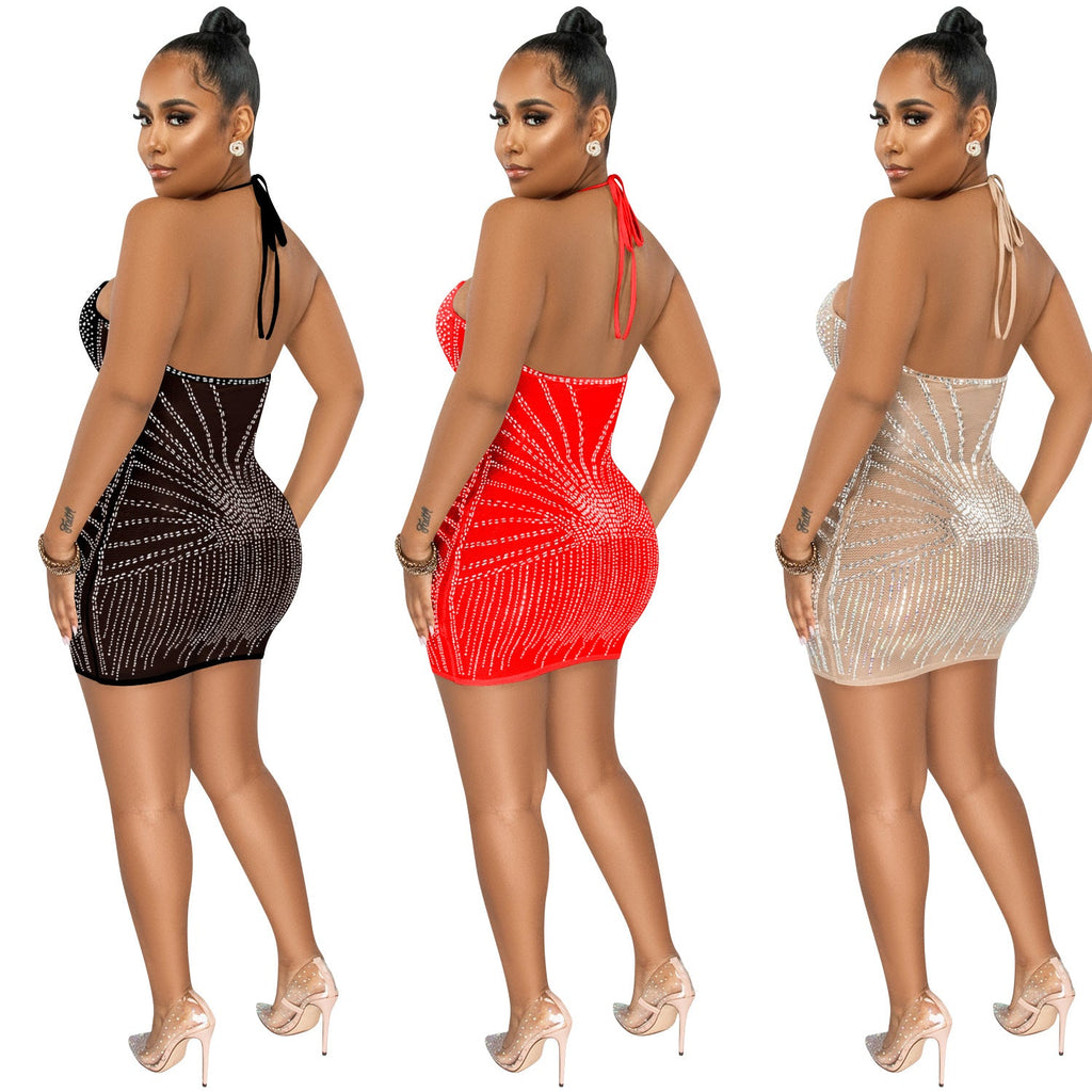 Robe courte dos nu en résille strass