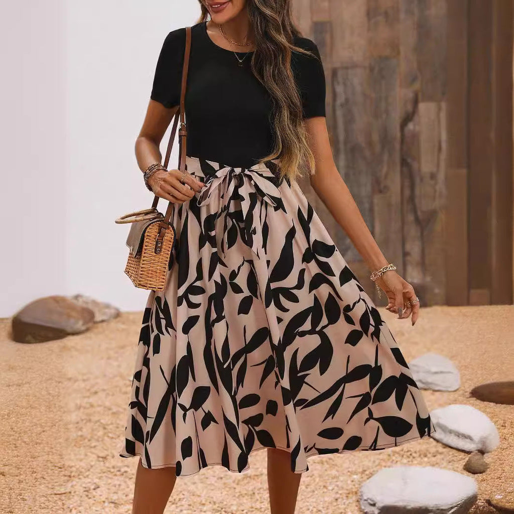 Robe à manches courtes et coutures imprimées