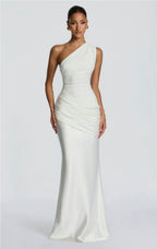 Robe longue asymétrique taille haute élégante