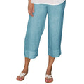 Pantalon en lin bleu clair pour femme, coupe ample, longueur mi-mollet, idéal pour l'été. Mode décontractée, confort et style estival.