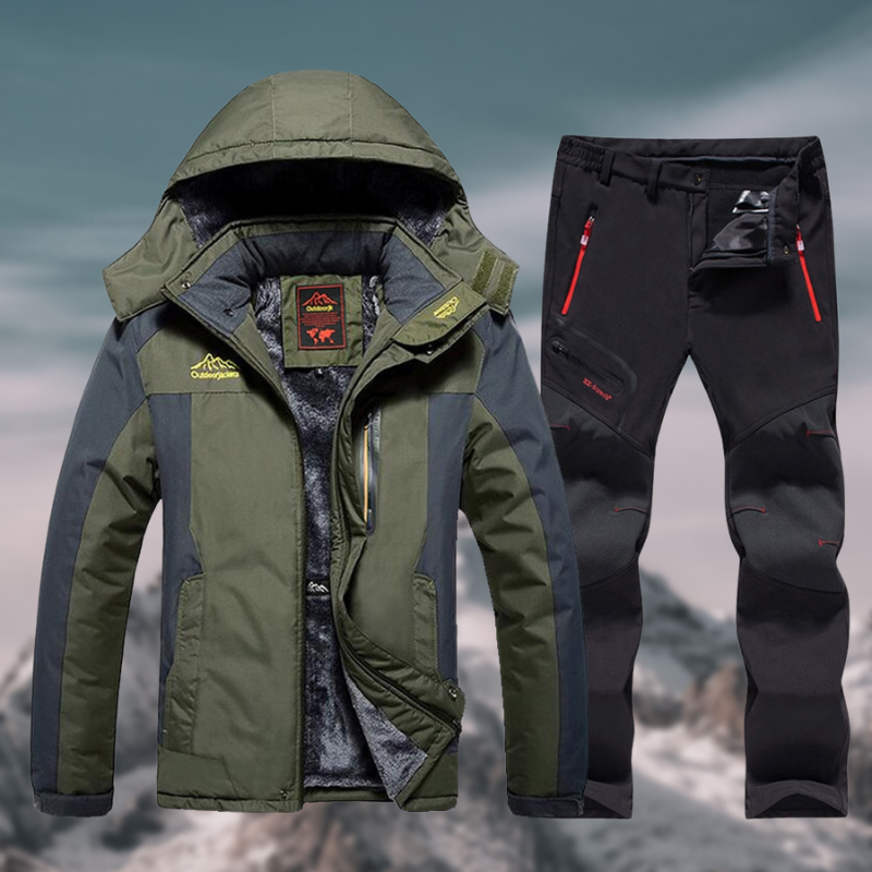 Veste de randonnée imperméable verte avec doublure polaire et pantalon noir, idéale pour l'alpinisme et les activités extérieures en montagne.