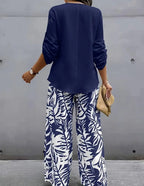 Ensemble haut col V et pantalon imprimé