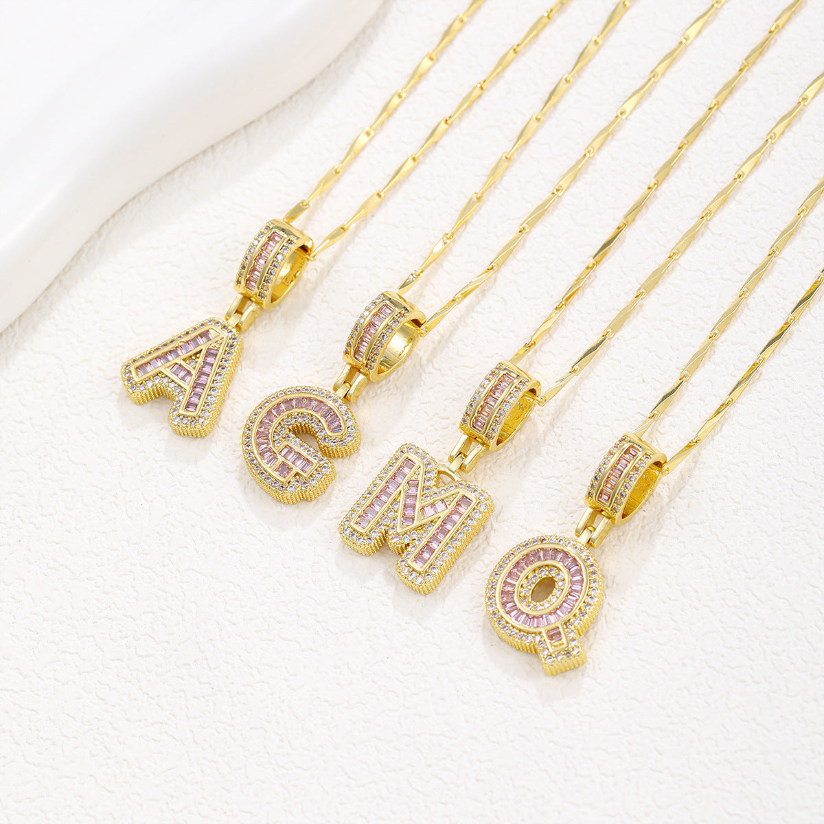 Collier pendentif lettre de l'alphabet