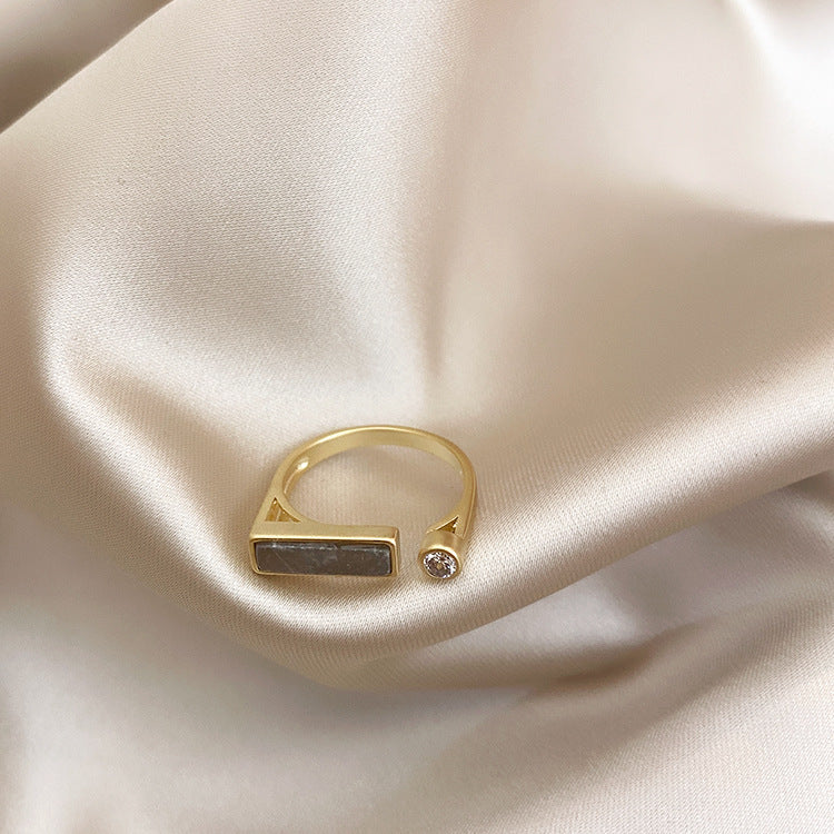 Bague en marbre et zircon design - Chic&Shines