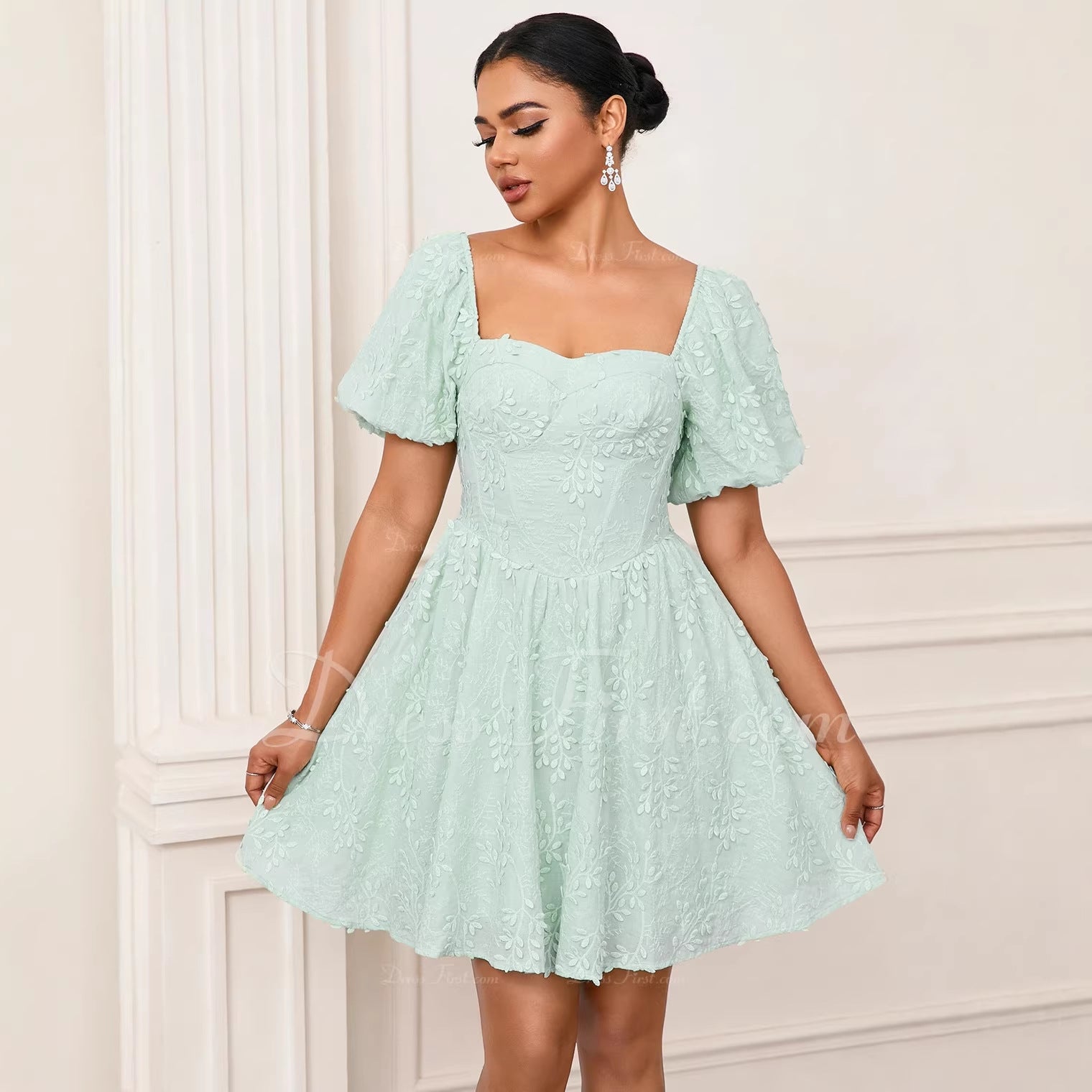 Robe en dentelle à manches bouffantes — Vert tendre