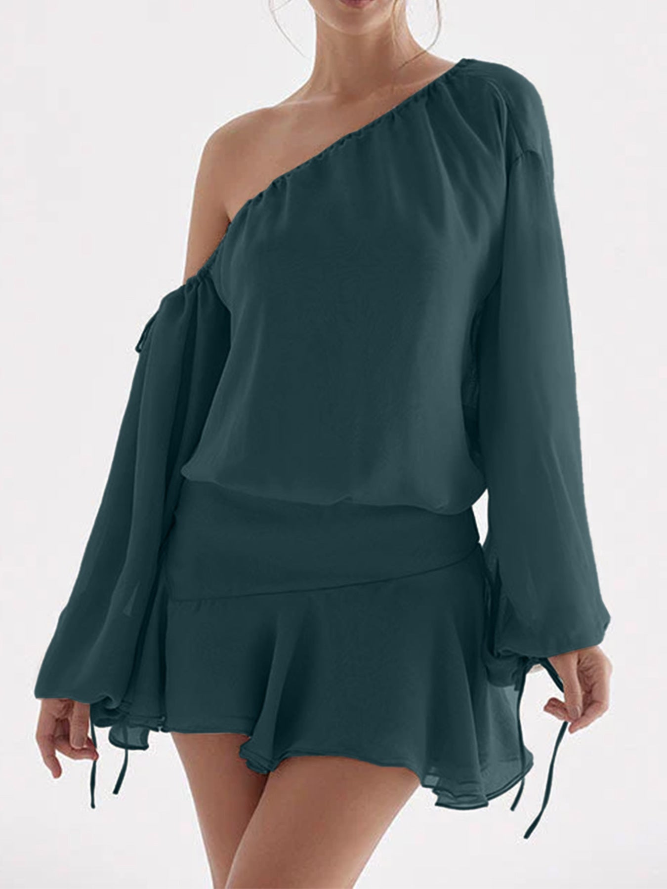 Robe mousseline à l'épaule dénudée