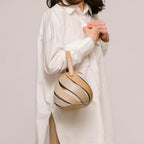 Sac seau cylindrique à coutures matelassées en losanges