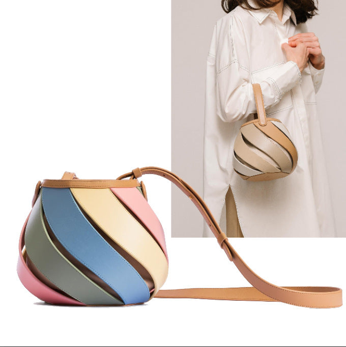 Sac seau cylindrique à coutures matelassées en losanges