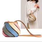 Sac seau cylindrique à coutures matelassées en losanges