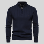 Pull bleu marine à col zippé pour homme, design côtelé élégant, idéal pour l'hiver. Mode masculine, vêtement chaud, style décontracté chic.