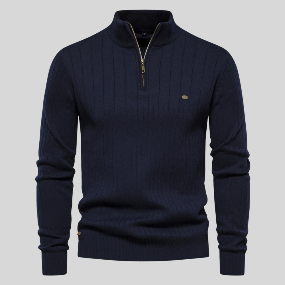 Pull bleu marine à col zippé pour homme, design côtelé élégant, idéal pour l'hiver. Mode masculine, vêtement chaud, style décontracté chic.