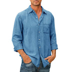 Chemise en jean bleu pour homme, manches longues, poche poitrine, style décontracté. Mode masculine, tenue casual, tendance denim.