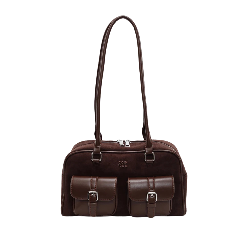 Sac à main en cuir marron avec deux poches avant à boucles, anses longues, design élégant et moderne, idéal pour la mode féminine et le quotidien.