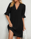 Robe noire élégante à manches courtes, col en V, tenue chic pour femme, mode tendance, idéale pour soirée ou événement formel.