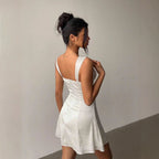 Robe Trapèze Satin Blanc — Confort Chic