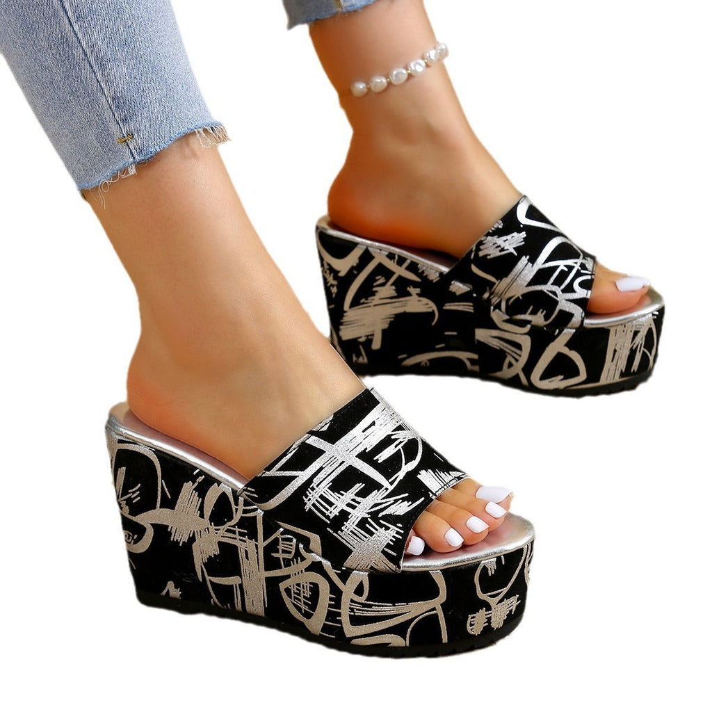 Printed wedge sandals with round toes
