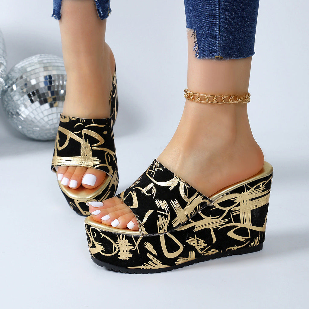 Printed wedge sandals with round toes