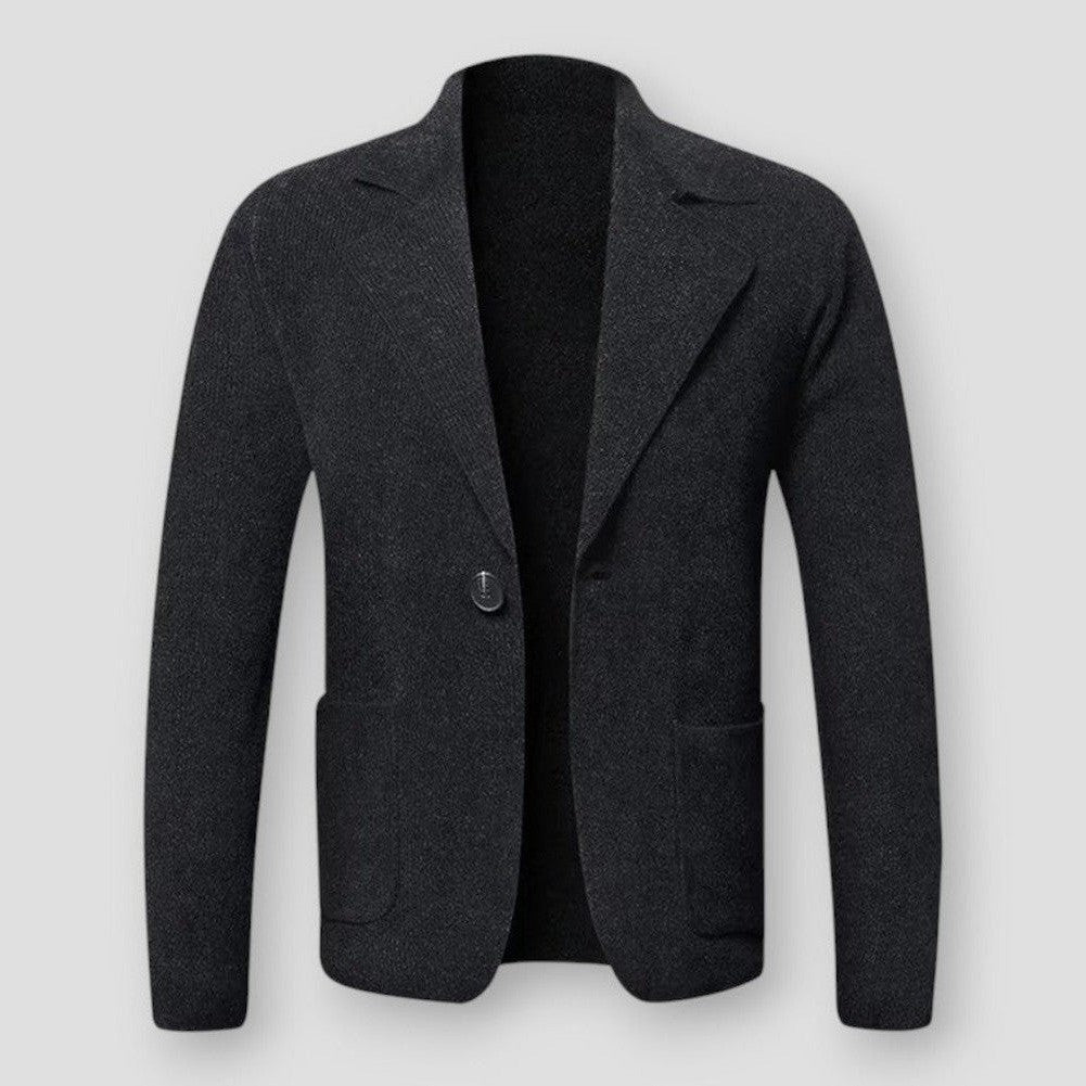 Veste blazer homme en laine noire, élégante et moderne, avec deux poches avant et un bouton, idéale pour un look professionnel ou décontracté.