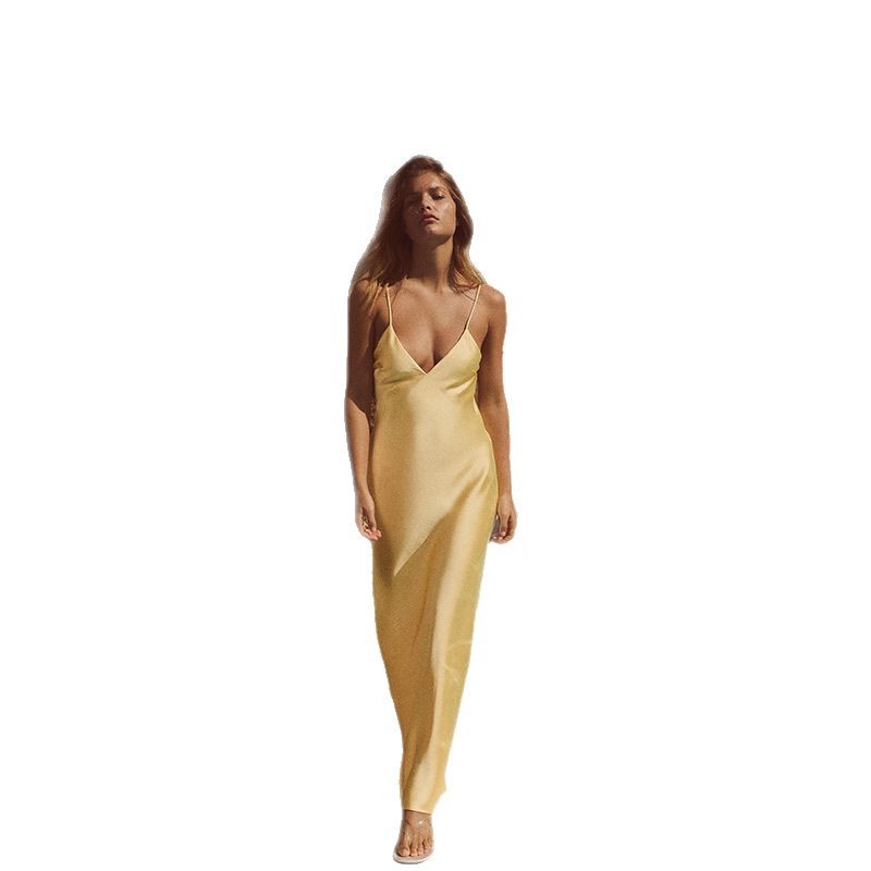 Robe fluide en soie satinée – Élégance intemporelle