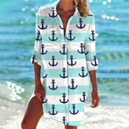 Robe de plage à motifs d'ancres marines bleues et blanches, manches longues, sur fond de mer et de vagues, style estival décontracté.