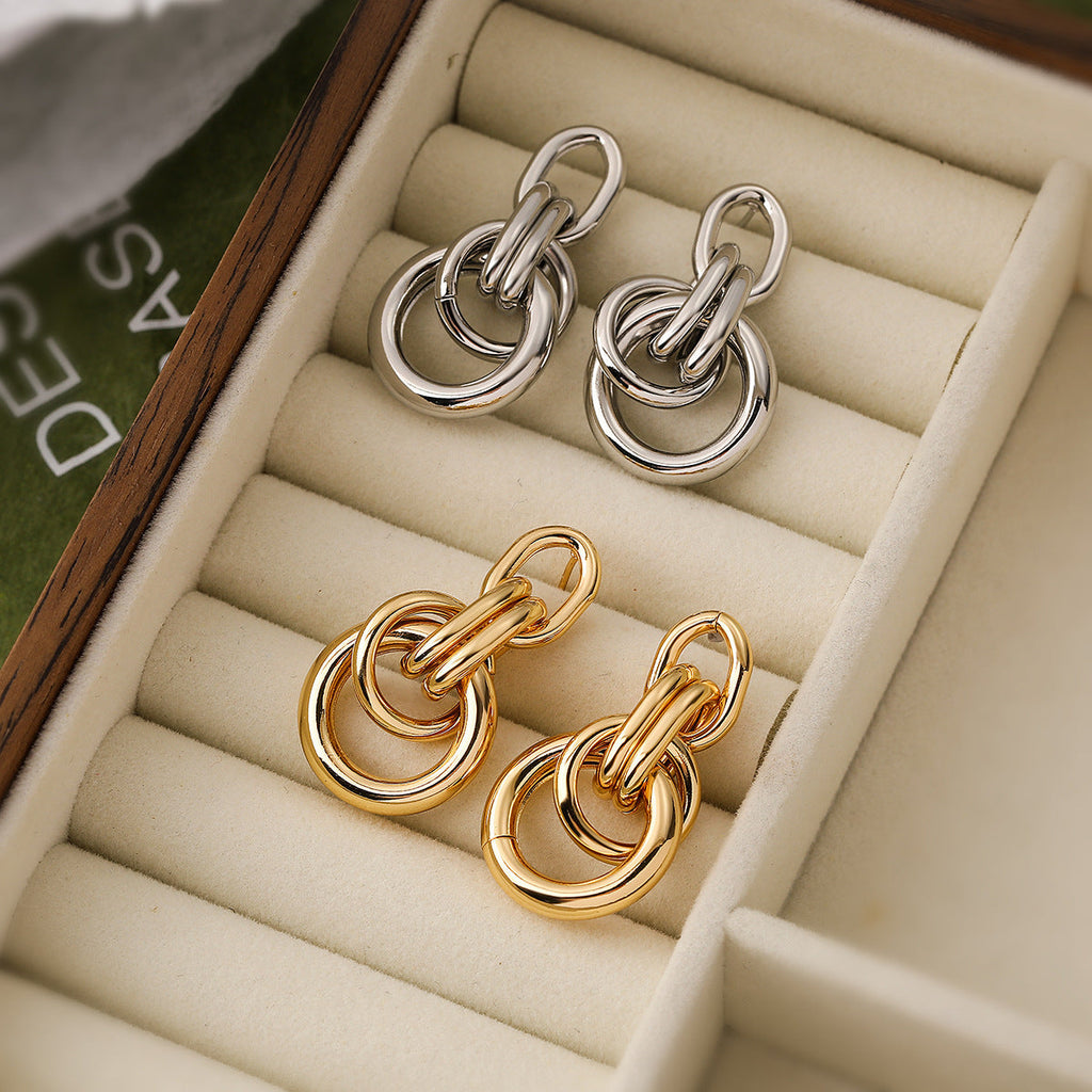 Circle-shaped earrings