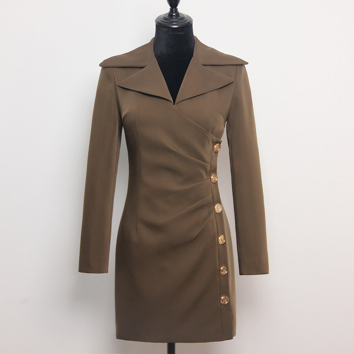 Robe fourreau élégante couleur caramel — Minimaliste et affinante