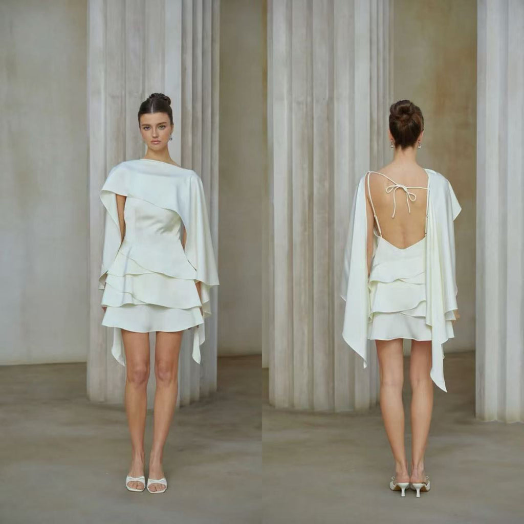 Ensemble deux-pièces asymétrique avec lacets et cape