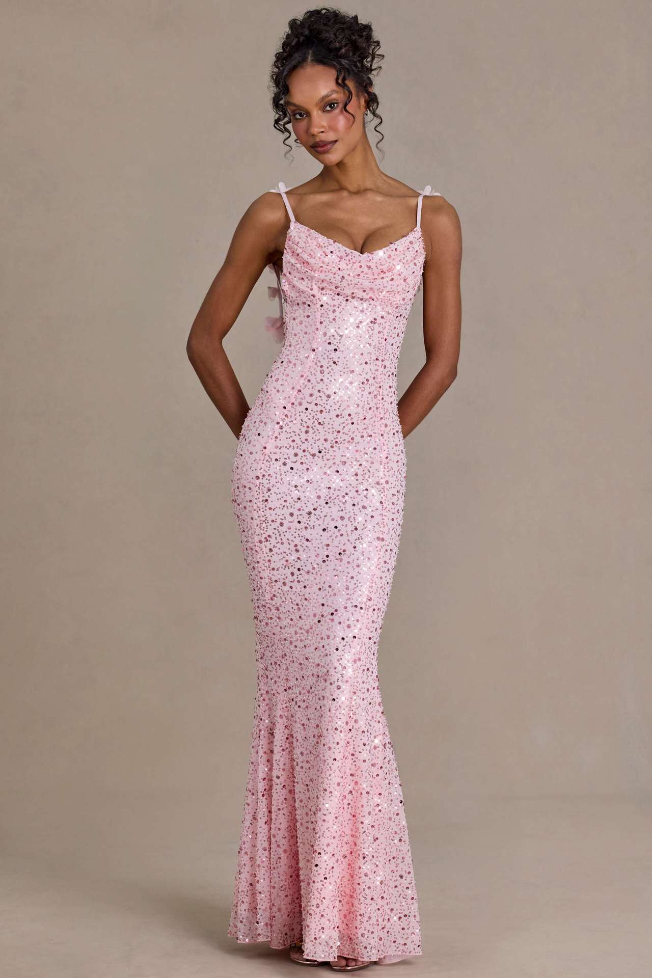 Robe longue dos nu perlée et paillettes