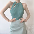 Sleeveless round neck crop top