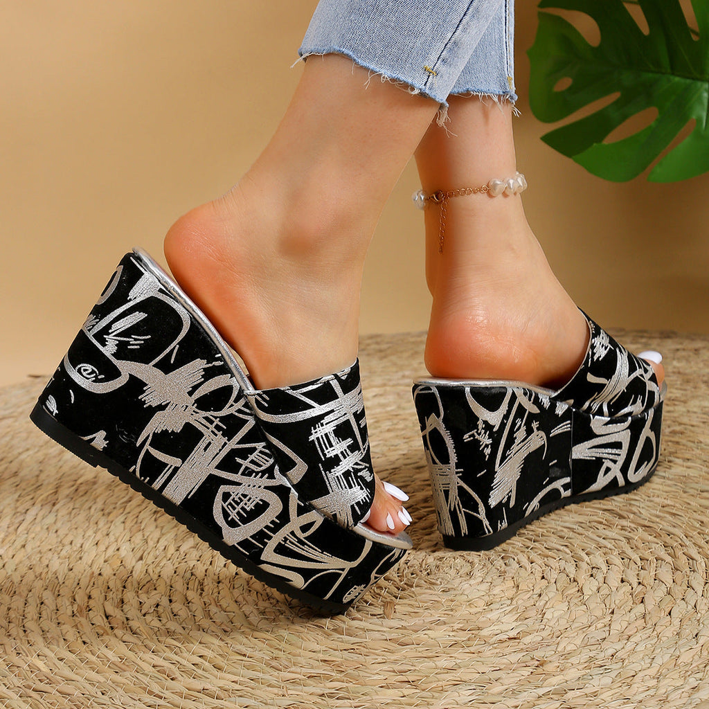 Printed wedge sandals with round toes