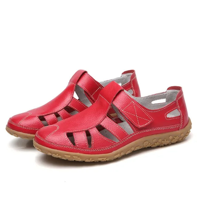 Chaussures rouges en cuir pour femme, style décontracté, avec semelle en caoutchouc antidérapante et découpes respirantes. Idéales pour l'été.
