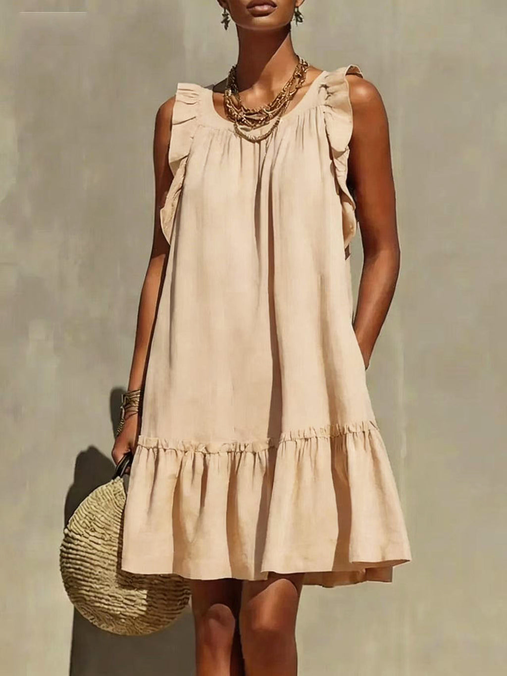 Robe droite sans manches, col rond et volants