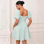 Robe en dentelle à manches bouffantes — Vert tendre