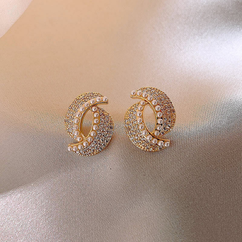 Boucles d'oreilles ornées de strass et de perle
