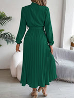 Layla - solid-colored dress with a high collar and pleated waist for fall
