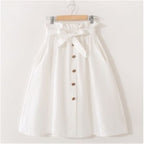 Jupe courte taille haute boutonnée avec ceinture