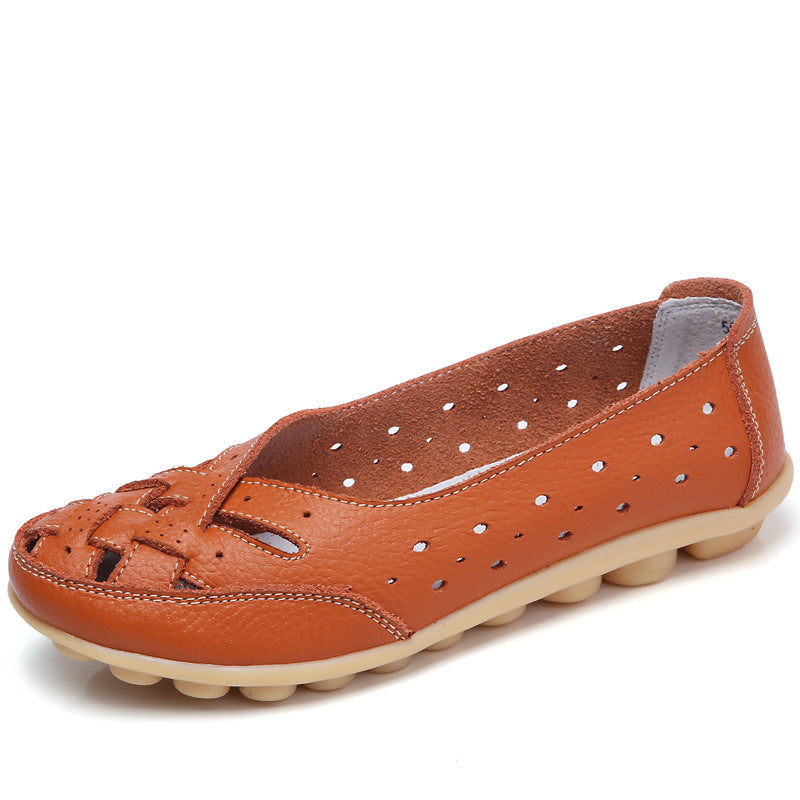 Chaussure femme en cuir marron, semelle antidérapante, design perforé, style décontracté, idéale pour confort et mode quotidienne.