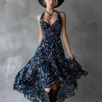 Robe en polyester fluide et épurée