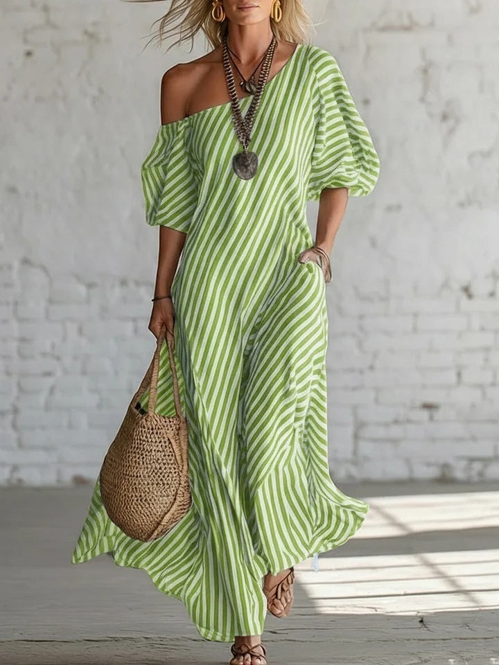 Robe rayée élégante avec découpe épaules