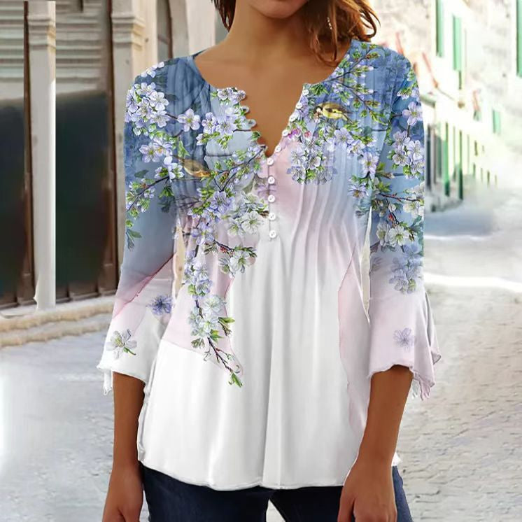 Blouse femme à manches longues, dégradé bleu et blanc, motif floral, rue pavée. Mode féminine, tendance printemps, style décontracté élégant.
