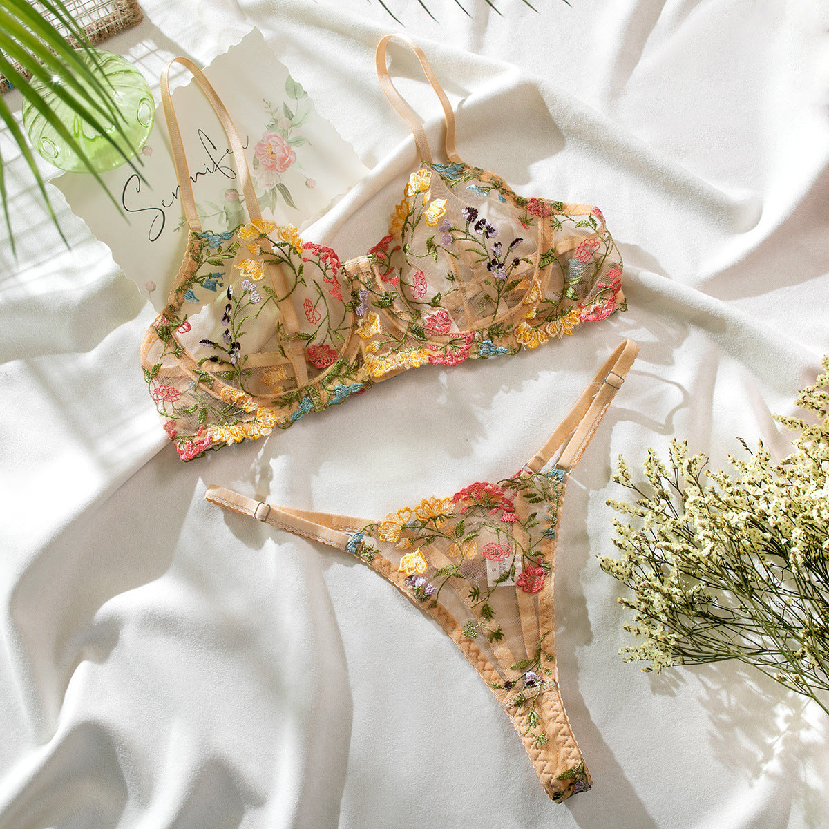 Oriane — Ensemble trois pièces brodé à motif floral