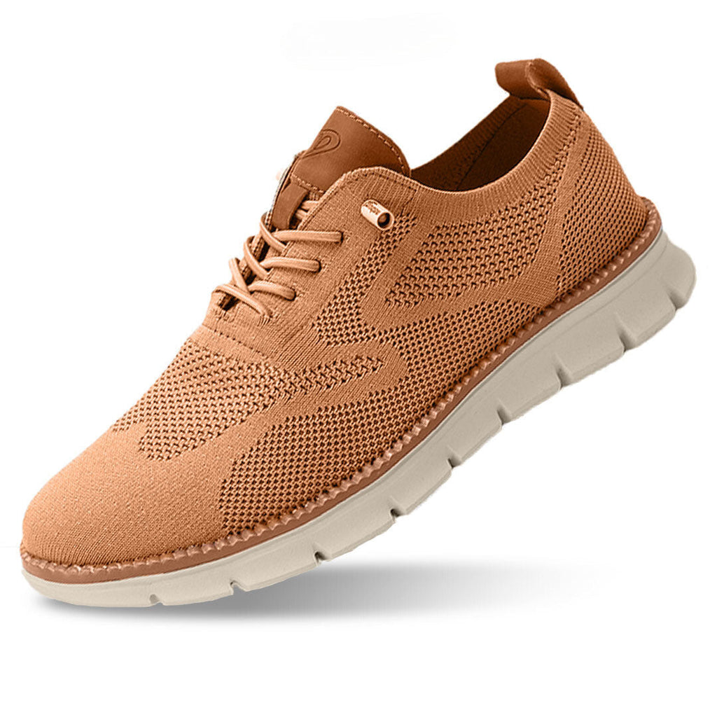 Chaussure de sport marron clair en maille respirante, semelle blanche antidérapante. Idéale pour la course et le fitness. Confort et style moderne.