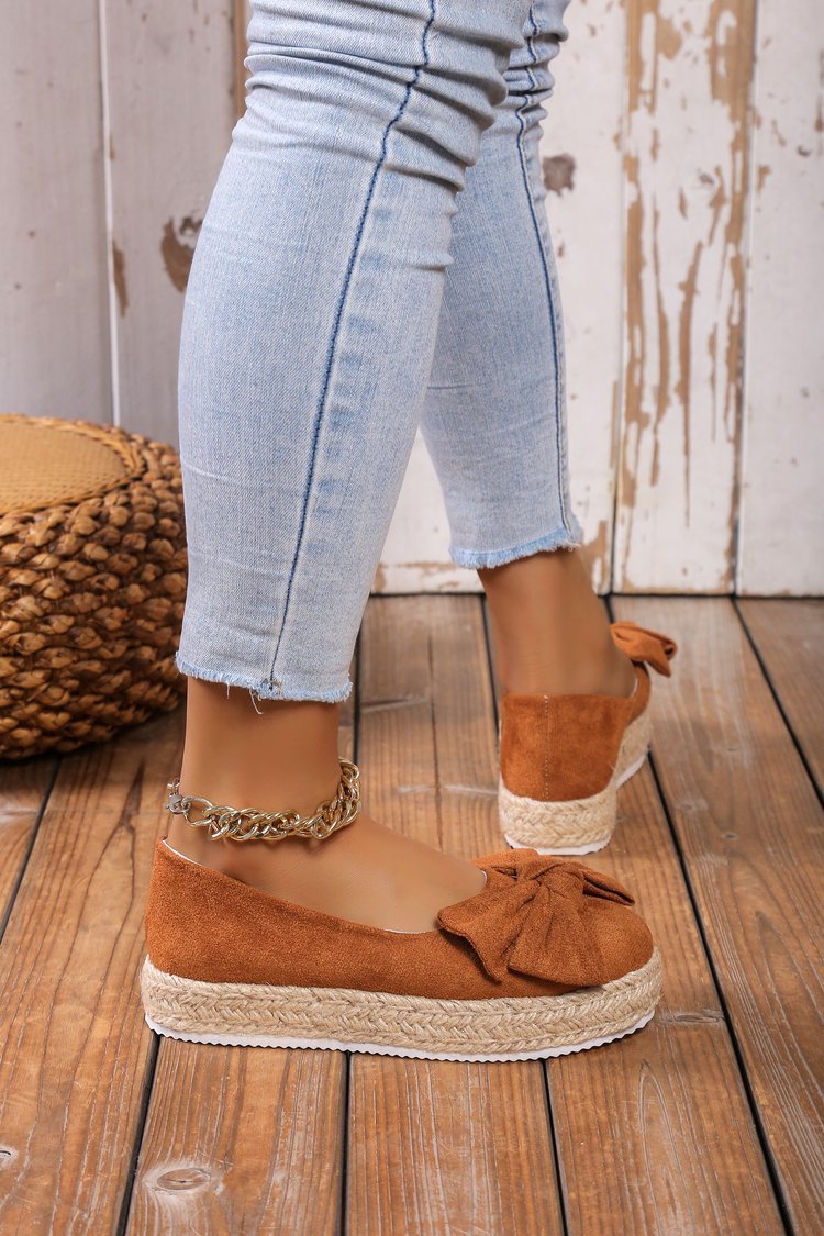 Platform shoes with bow