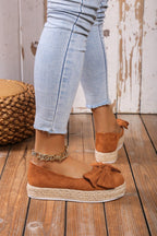 Platform shoes with bow