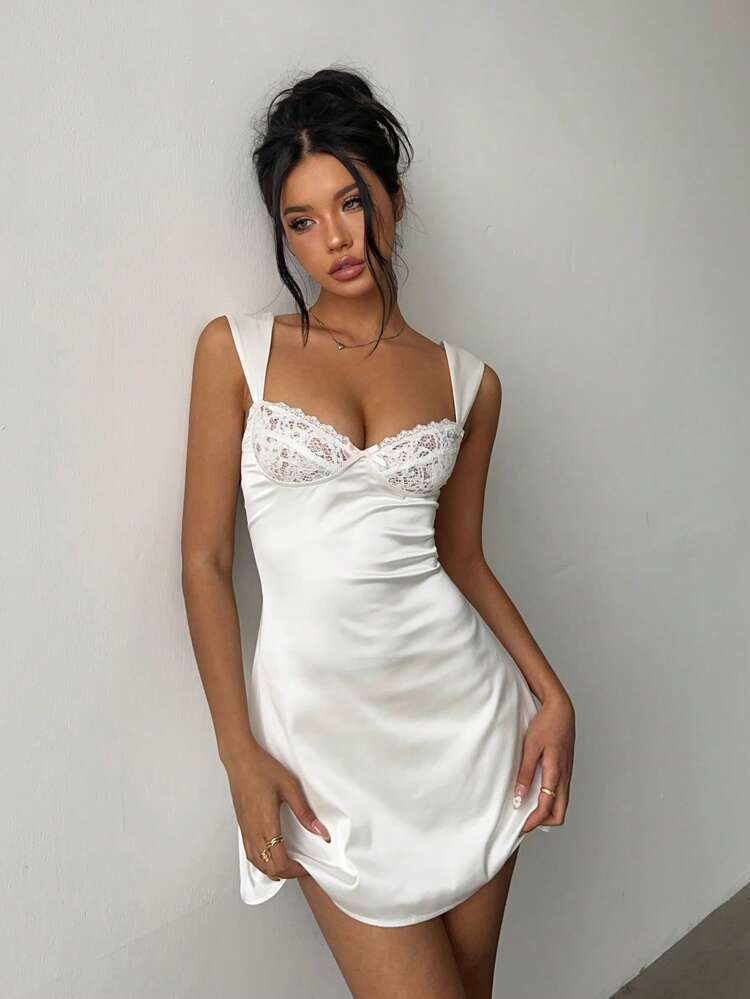 Robe Trapèze Satin Blanc — Confort Chic