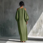 Robe lin vert épaulés dénudés, coupe ample et fluide