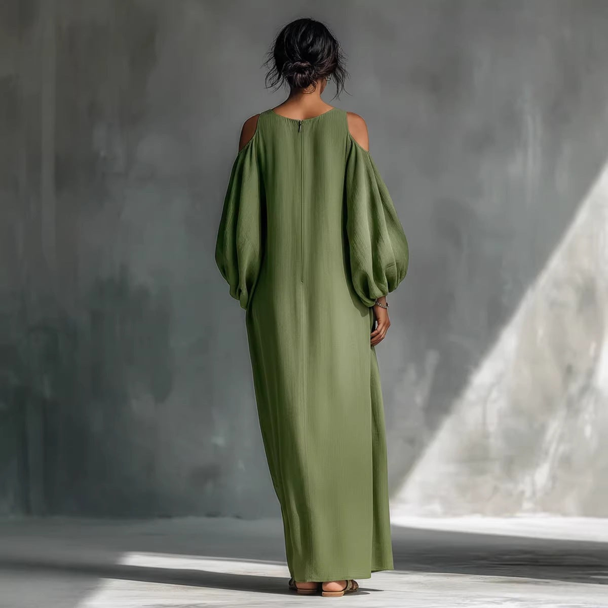 Robe lin vert épaulés dénudés, coupe ample et fluide