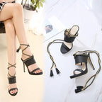 Talons hauts et bouts à lanières